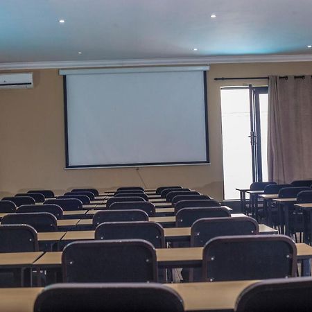 Coyotes Hotel & Conference Centre Mbombela Extérieur photo