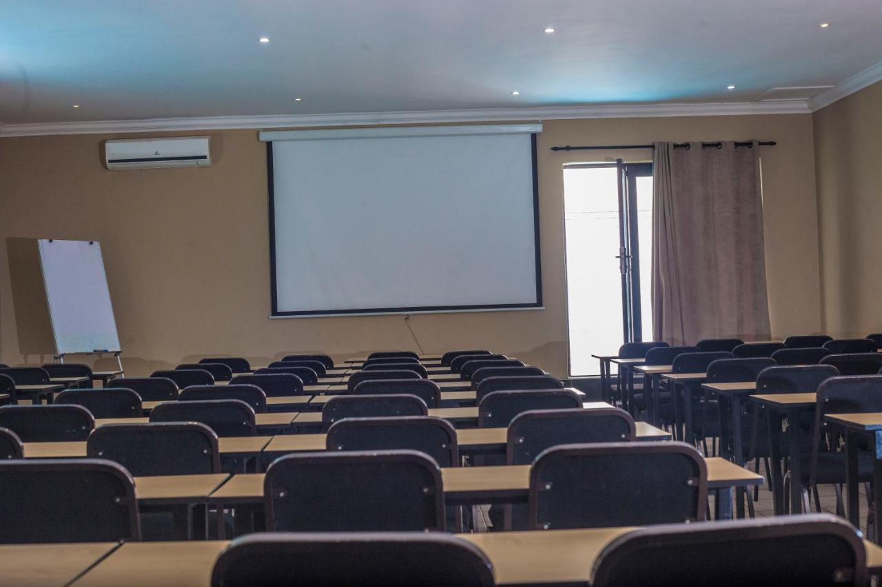 Coyotes Hotel & Conference Centre Mbombela Extérieur photo